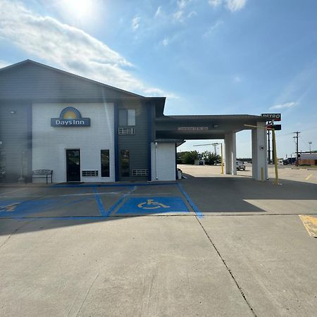 Days Inn By Wyndham Salina I-70 Exterior foto