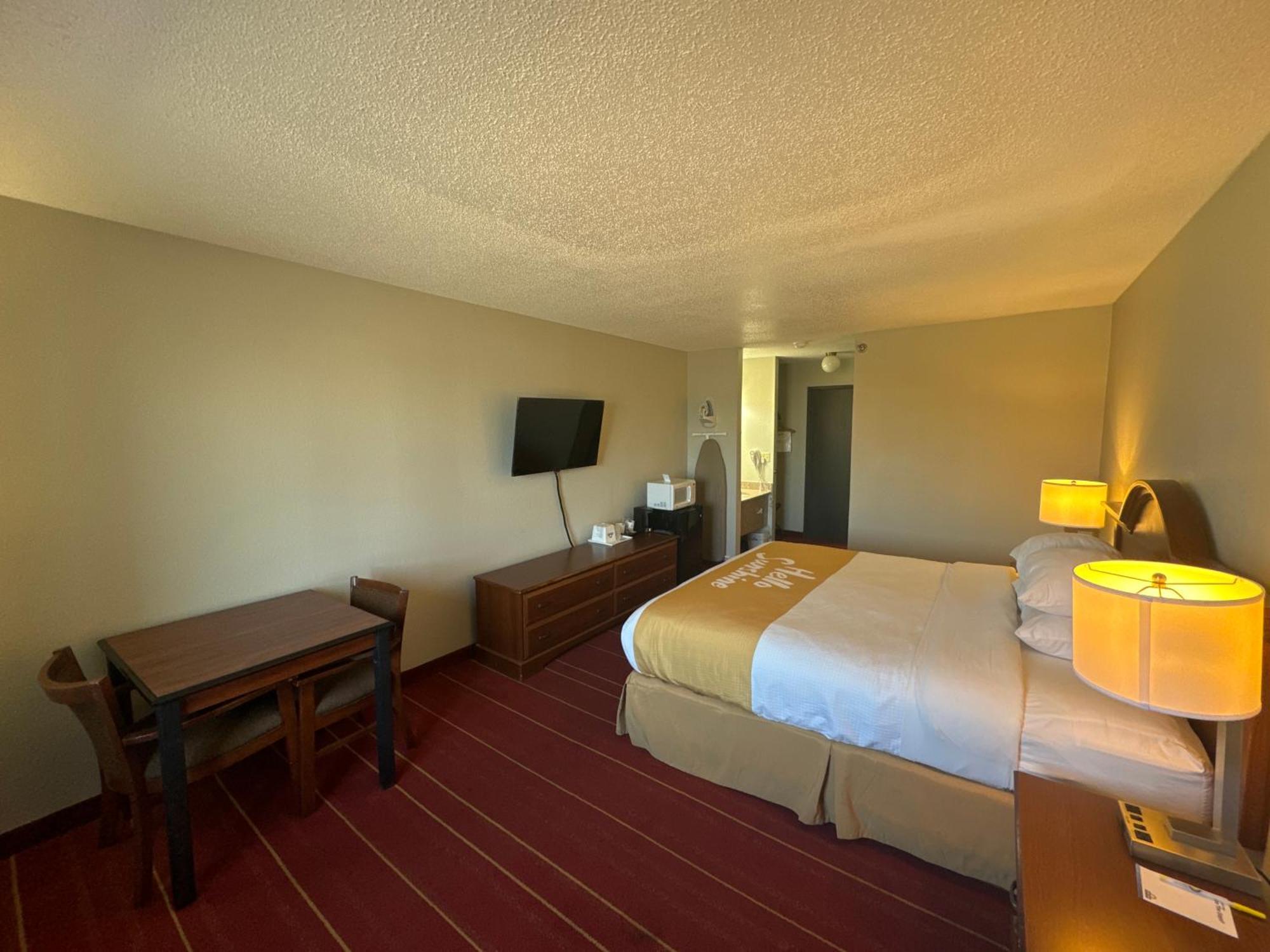 Days Inn By Wyndham Salina I-70 Exterior foto