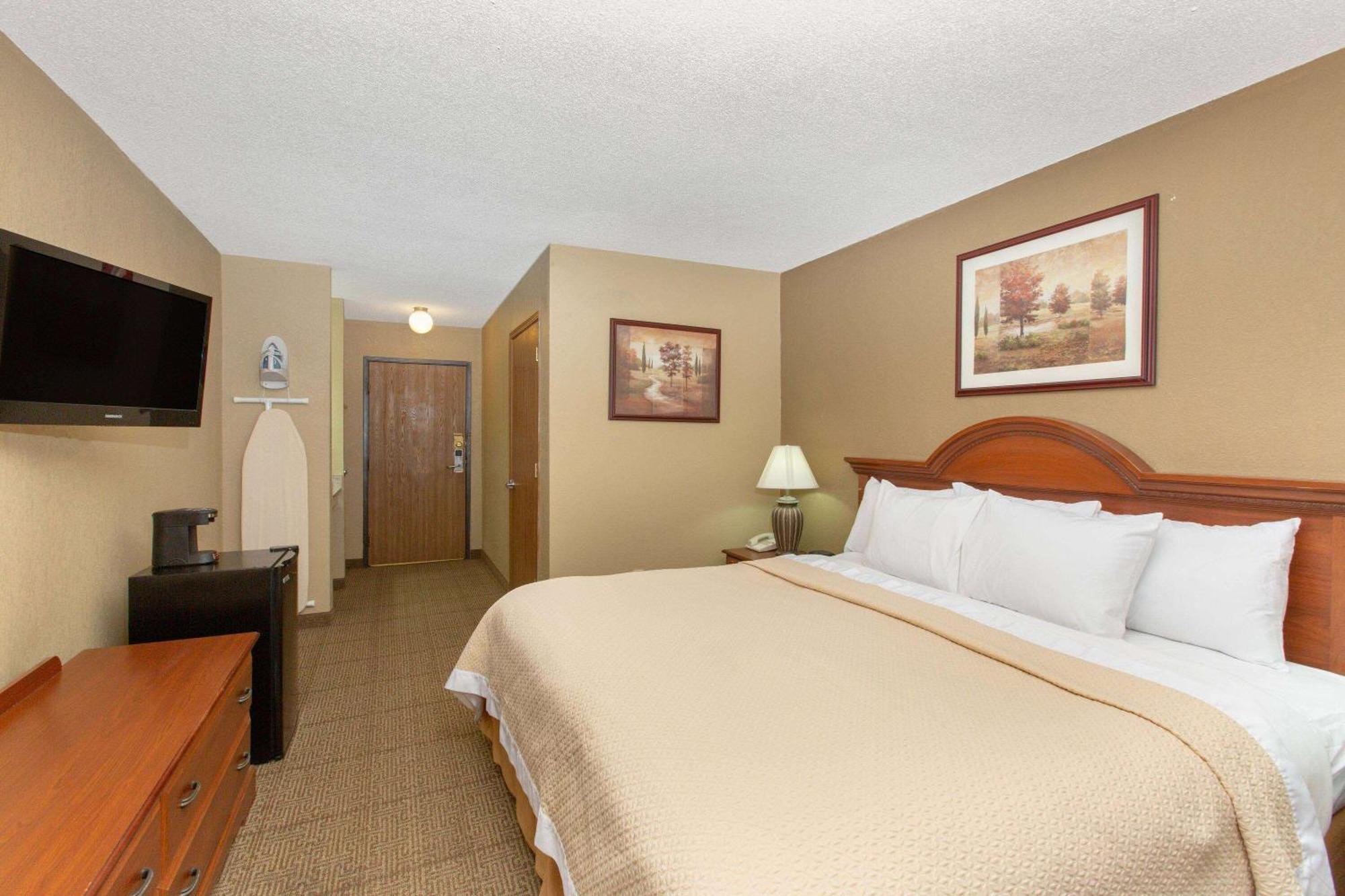 Days Inn By Wyndham Salina I-70 Exterior foto